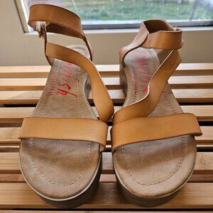 Blowfish Platform leather strap Tan sandals women size 9